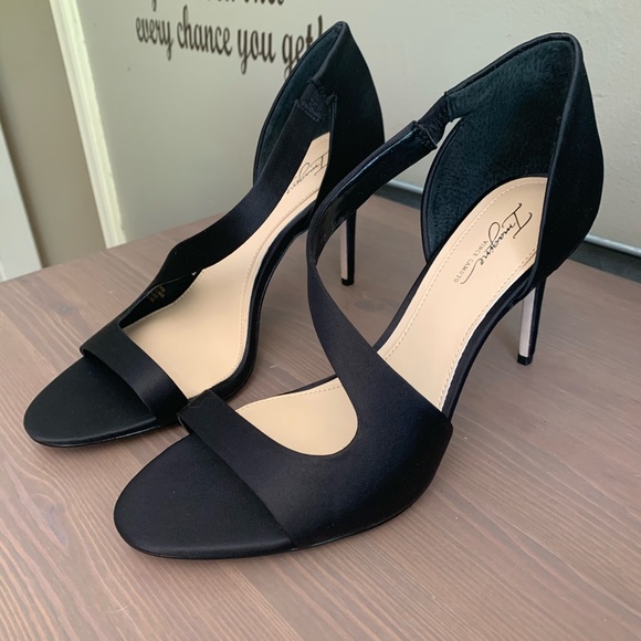 BRAND NEW Vince Camuto Purch Sandal Heel - Picture 3 of 3